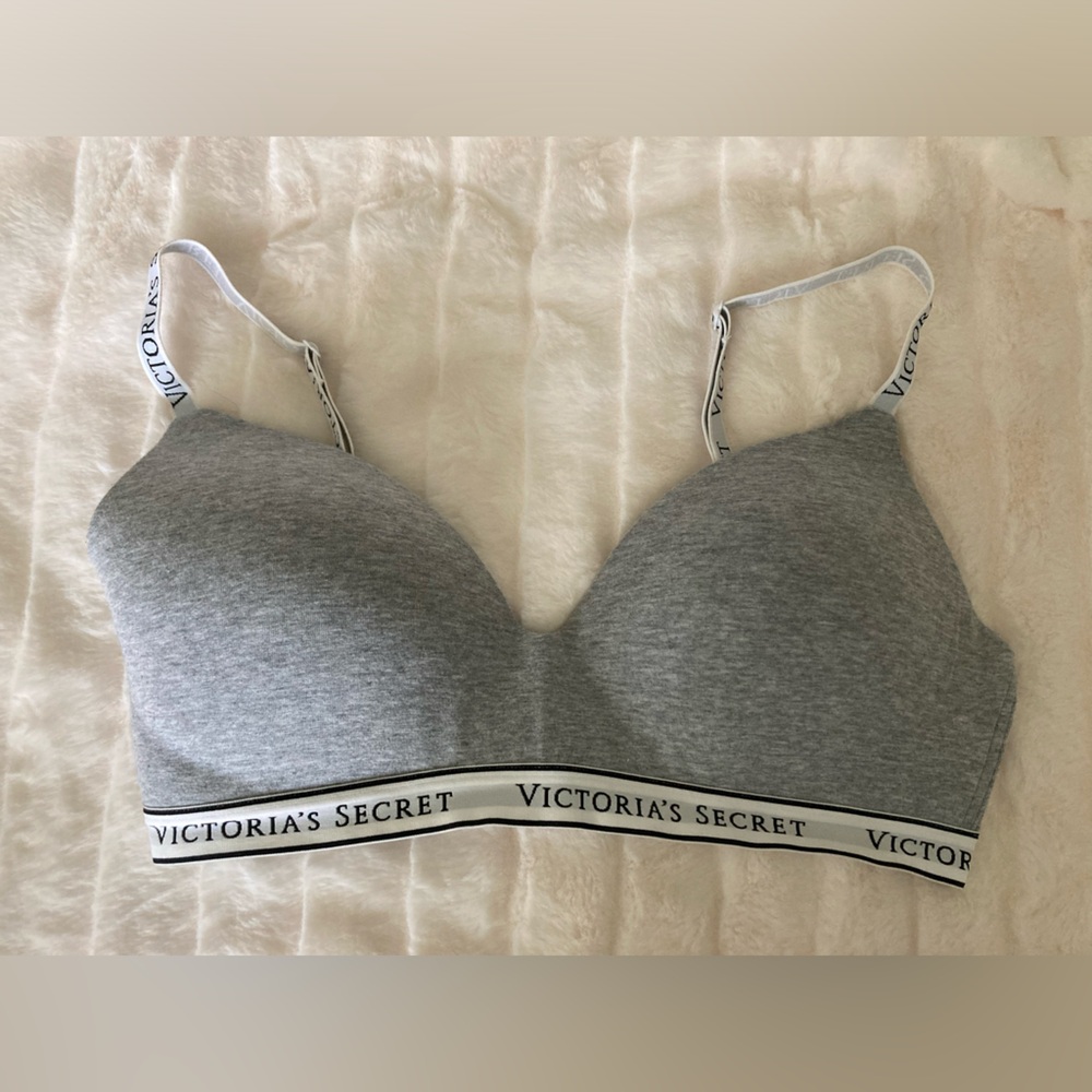 Victorias Secret - The T-shirt Lightly Lined Wireless Cotton Bra - 36D